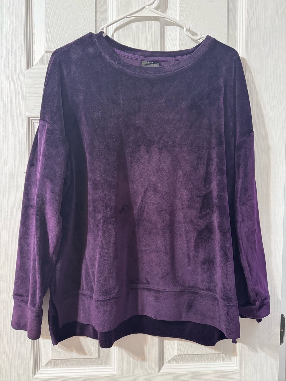 32 Degrees Plush Velvet Crewneck Sweatshirt in Deep Purple